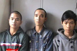 Bắt nhóm đối tượng đòi thu tiền bảo kê quán tẩm quất