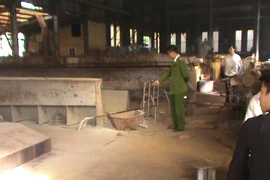 Ngăn chặn kịp thời xe chở chất thải nguy hại đi tiêu thụ