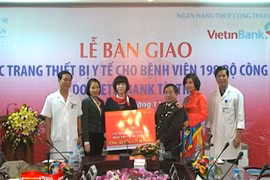 ViettinBank trao tặng Bệnh viện 198 các trang thiết bị y tế 