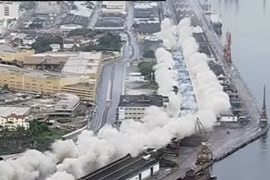 Brazil: Nổ mìn để làm đường ngay giữa thành phố