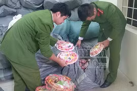 Chặn đứng lượng lớn mứt Tết "mập mờ" và mì chính giả chuẩn bị tuồn lên Tây Bắc