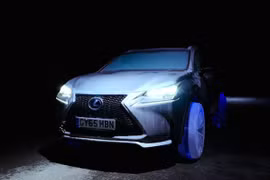 Lexus "chơi trội", chế tạo bánh xe làm bằng băng đá