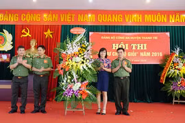 Vận dụng linh hoạt lý luận vào thực tiễn