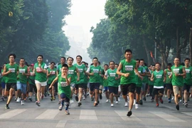 Gần 2.000 vận động viên tham gia giải chạy VPBank SME Run 2015 