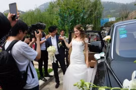 Choáng với dàn xe sang trong đám cưới ở Trung Quốc