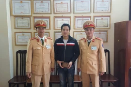 Niềm vui của chàng sinh viên đánh rơi ví tiền 