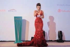 Siêu mẫu Hà Anh tất bật chạy show ngay sau đám cưới