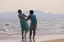 Lê Khánh không sợ chồng ghen khi đóng cảnh gần gũi với trai đẹp kém tuổi