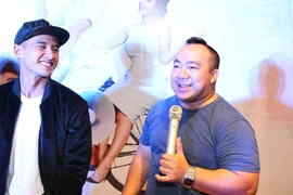 Hiếu Hiền nhí nhố hết cỡ bên Lương Thế Thành