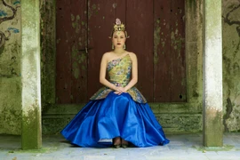 Hoàng Thùy Linh biến hóa huyền ảo trong "Bánh trôi nước"