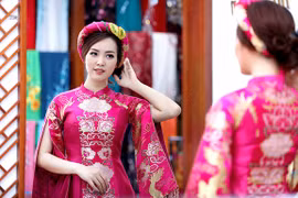 Thụy Vân thử váy làm MC chung kết Hoa hậu Việt Nam