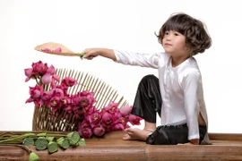 Không rời mắt nổi vì con gái Thúy Nga quá dễ thương