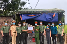 Công đoàn CATP Hà Nội thăm, động viên CBCS bảo vệ khu cách ly