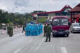 Công an Hà Nội trao trả 32 công dân Trung Quốc nhập cảnh trái phép vào Việt Nam