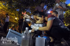 Cử 10 đội phòng chống dịch cơ động xử lý môi trường do cá chết tại hồ Tây