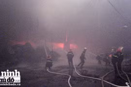 Cận cảnh vụ cháy lớn nhất từ đầu năm 