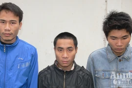 Tán tỉnh thiếu nữ để bán vào “động” mại dâm