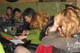 Hà Nội: Hàng chục cảnh sát vừa đột kích “động lắc” Pyramid