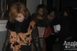 Nóng bỏng nữ... "dân bay" Pyramid 