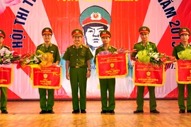 Chung khảo Hội thi "Tìm hiểu điều lệnh CAND năm 2013"