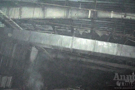 Ảnh độc cháy hàng nghìn m2 nhà kho trong KCN Quang Minh