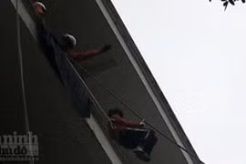  Ngoạn mục màn cứu người mắc kẹt trên cao… trong 2 phút