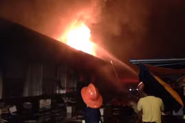 Hưng Yên: Chợ Phố Hiến cháy rụi trong đêm