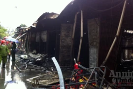 Chợ Nhà Xanh phát hỏa giữa ngày mưa gió