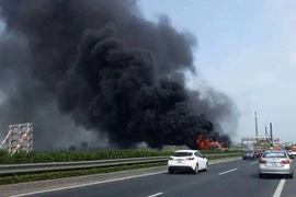 Xe khách cháy rụi ngay cửa ngõ cao tốc Pháp Vân - Cầu Giẽ