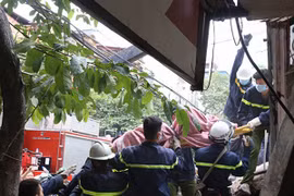 Vụ sập nhà 4 tầng ở Cửa Bắc: 2 nạn nhân đã tử vong