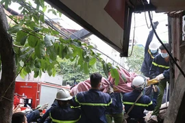 Vụ sập nhà 4 tầng ở Cửa Bắc: 2 nạn nhân đã tử vong