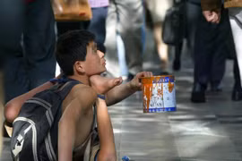 Băng đảng Trung Quốc bắt cóc, đánh tàn tật trẻ em rồi bắt đi ăn xin