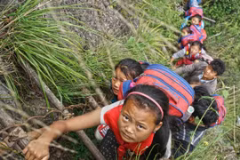 Lặng người xem con đường đi học nguy hiểm nhất thế giới