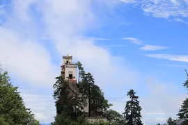 Ngần ngơ ngắm nhìn ngôi đền chênh vênh trên đỉnh núi cao gần 2.000 m