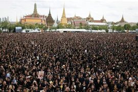 150.000 người hát hoàng ca tiễn biệt vua Thái Lan