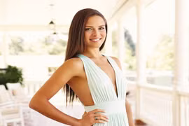 Kiều nữ làng banh nỉ tự tin “thả rông” vòng 1 trên tạp chí người lớn