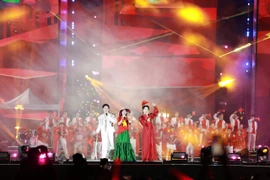 Concert "Việt Nam trong tôi" rực rỡ và cuồng nhiệt dưới mưa