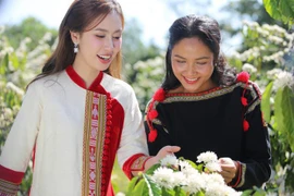 H’Hen Niê ngỏ lời mời khách đến Đắk Lắk thưởng thức cà phê mẹ rang bếp củi