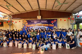 Mang Trung thu ấm áp đến với trẻ em có hoàn cảnh khó khăn