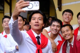 Diễn viên "Mưa đỏ" Hiếu Nguyễn cùng dàn nghệ sĩ tại Lễ tổng duyệt diễu binh, diễu hành A80