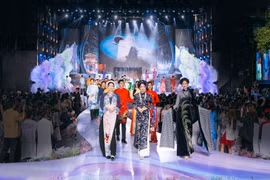 Đạo diễn Hoàng Nhật Nam dàn dựng “Áo dài Việt Nam - Vươn cao Việt Nam”