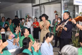 Bản hoà tấu yêu thương tại Bệnh viện 19-8 Bộ Công an