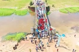 Công binh Việt Nam hồi sinh cây cầu huyết mạch Banton tại Abyei