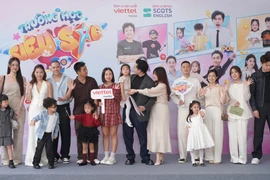  Lâm Vỹ Dạ và Gin Tuấn Kiệt thành giáo viên trong "Trường học siêu sao"