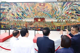 Tác phẩm "Bác Hồ đọc Tuyên ngôn Độc lập" nhận Kỷ lục Guinness thế giới và hành trình viết tiếp ước mơ sơn mài