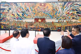 Tác phẩm "Bác Hồ đọc Tuyên ngôn Độc lập" nhận Kỷ lục Guinness thế giới và hành trình viết tiếp ước mơ sơn mài