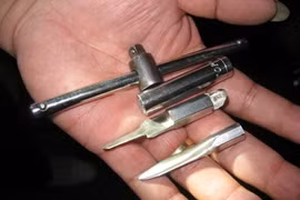 Tuần tra đêm phát hiện 2 tên trộm "chuyên nghiệp"