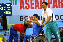 Chàng trai teo cơ thành kỷ lục gia thế giới