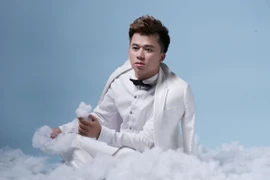 "Phù thủy vẽ tranh" Phạm Hồng Minh hé lộ MV về tuổi thơ cơ cực của mình