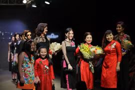 "Bà mẹ một con" Thu Thủy khoe dáng "nuột" trong chiếc áo dài 